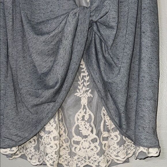 Heather Gray Tank Top with Crew Neck and Relaxed Fit - Picture 2 of 7